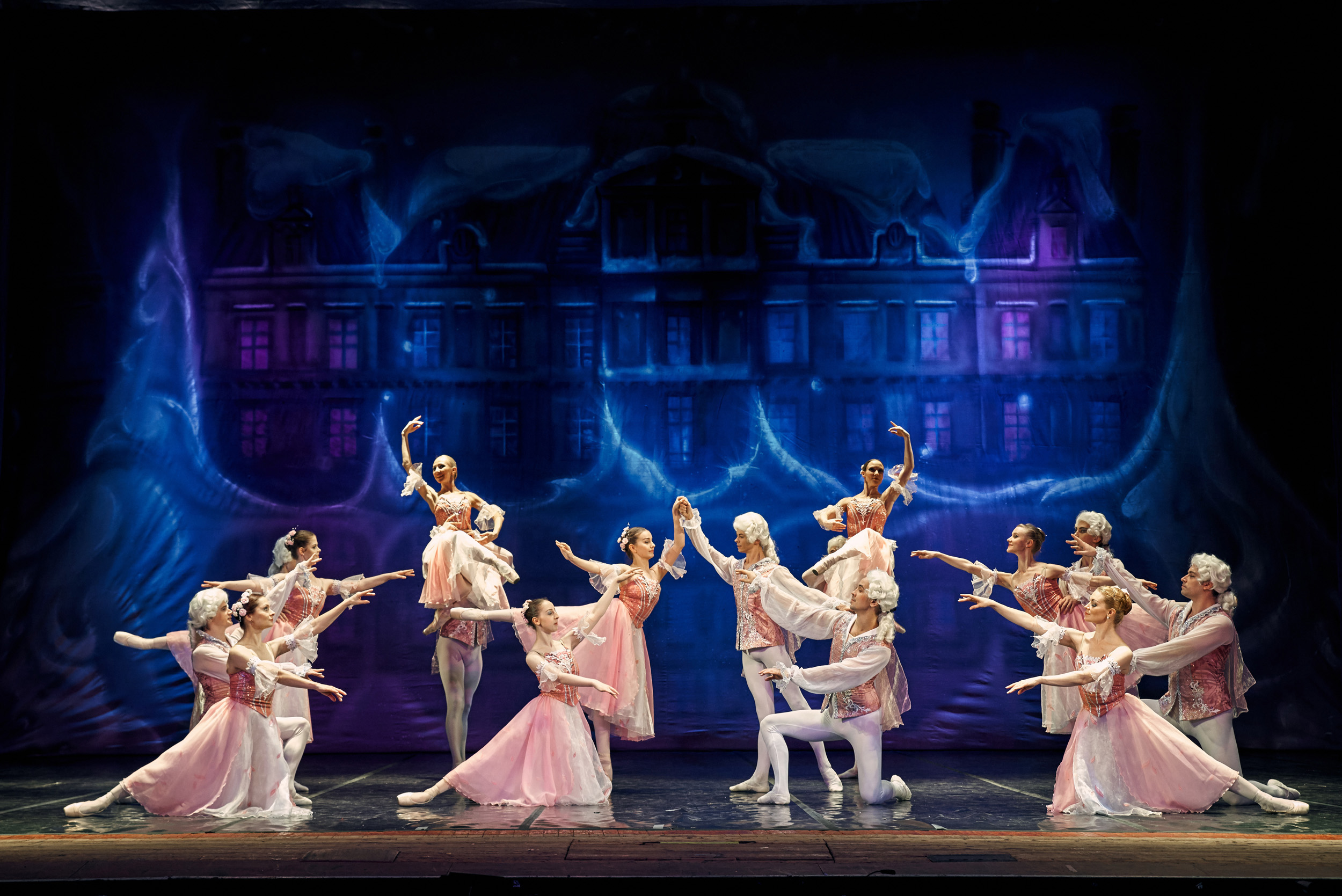 23 февраля театр оперы и балета. Балет Щелкунчик Чайковский. Балет Щелкунчик Лебединое озеро.